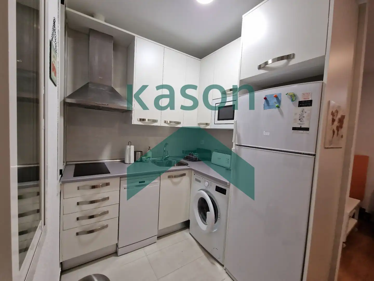 Cuina de Apartament de lloguer en Madrid amb Calefacció i Moblat