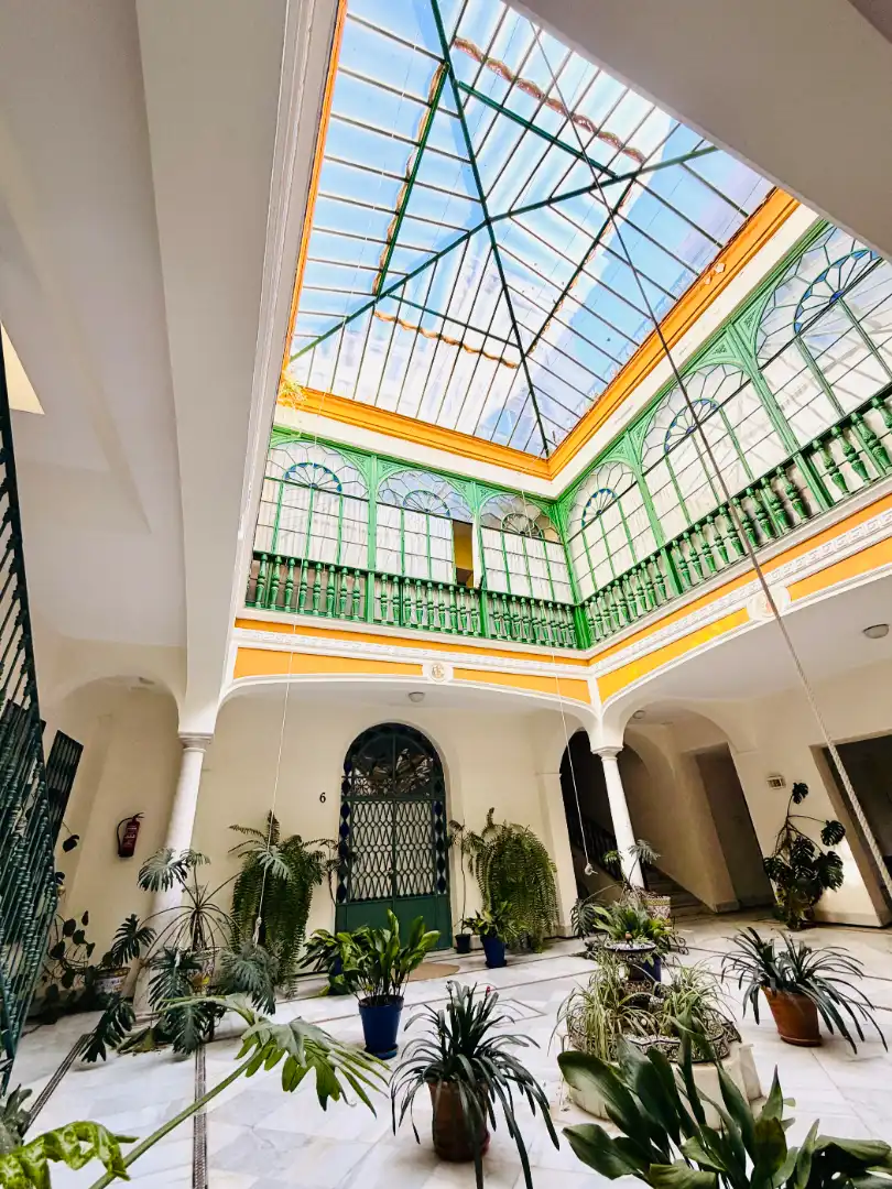 Vista exterior de Pis de lloguer en Sevilla amb Aire condicionat, Terrassa i Moblat