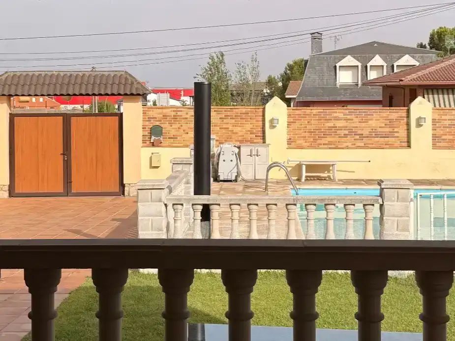 Terrassa de Casa o xalet en venda en Villa del Prado amb Aire condicionat, Jardí privat i Traster