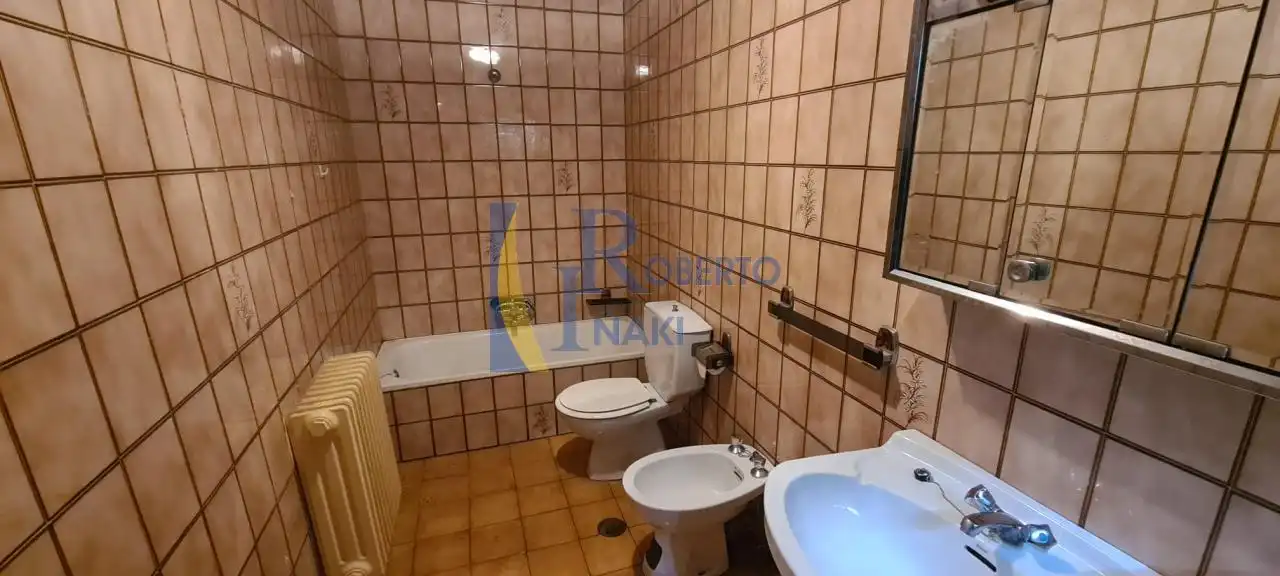 Baño de Casa o chalet en venta en Fresno de la Vega con Calefacción y Jardín privado