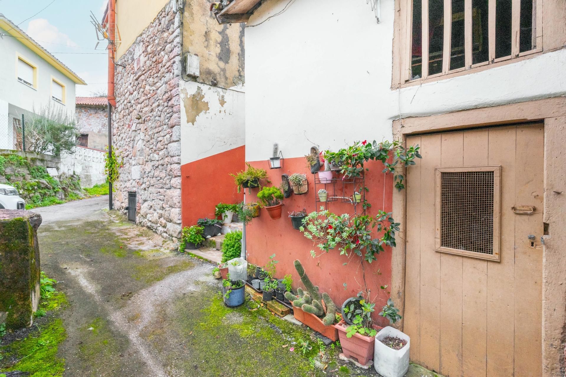 Exterior view of House or chalet for sale in Oviedo   with Alarm