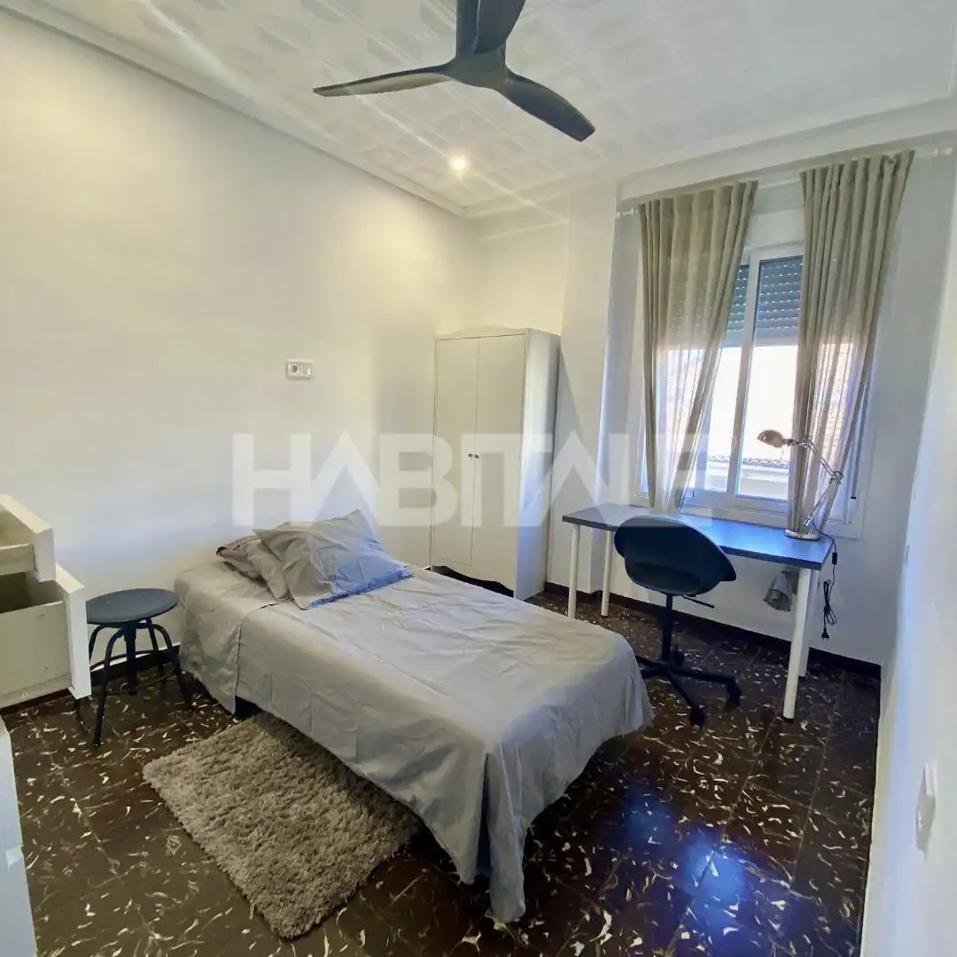 Schlafzimmer von Wohnung zur untervermieten in Valencia mit Möbliert