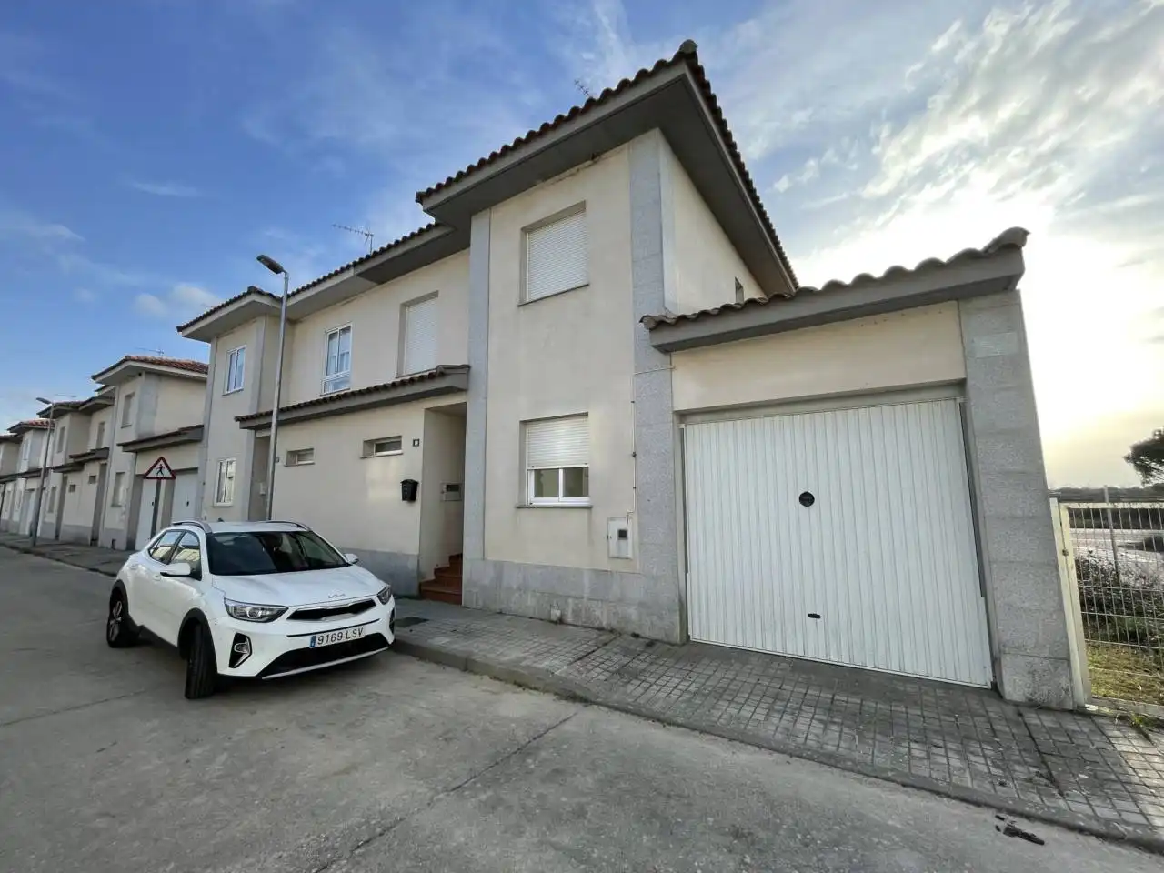 Außenansicht von Einfamilien-Reihenhaus zum Verkauf in Bermillo de Sayago mit Heizung