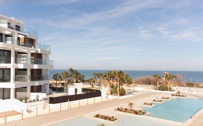 Piscina de Apartament en venda en Dénia amb Aire condicionat, Calefacció i Jardí privat