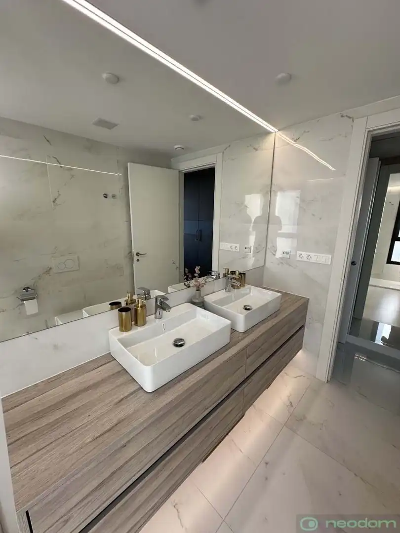 Bathroom of Flat for rent in Benidorm  with Air Conditioner, Terrace and Swimming Pool