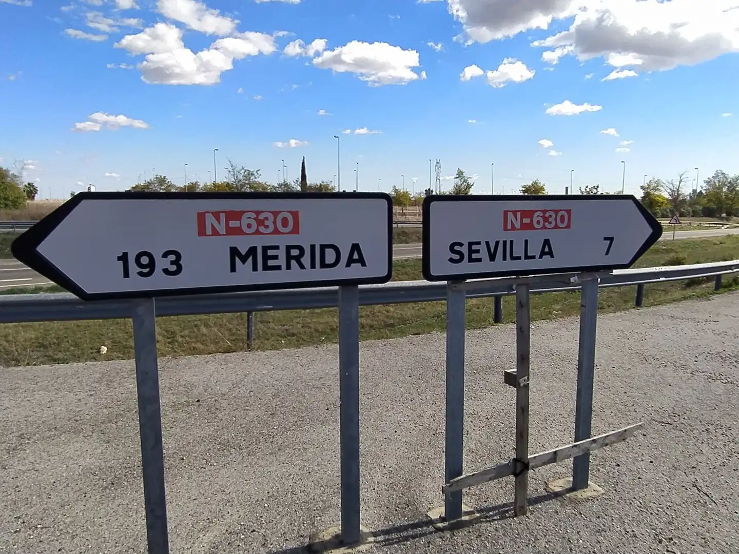 Vista exterior de Oficina en venda en Salteras