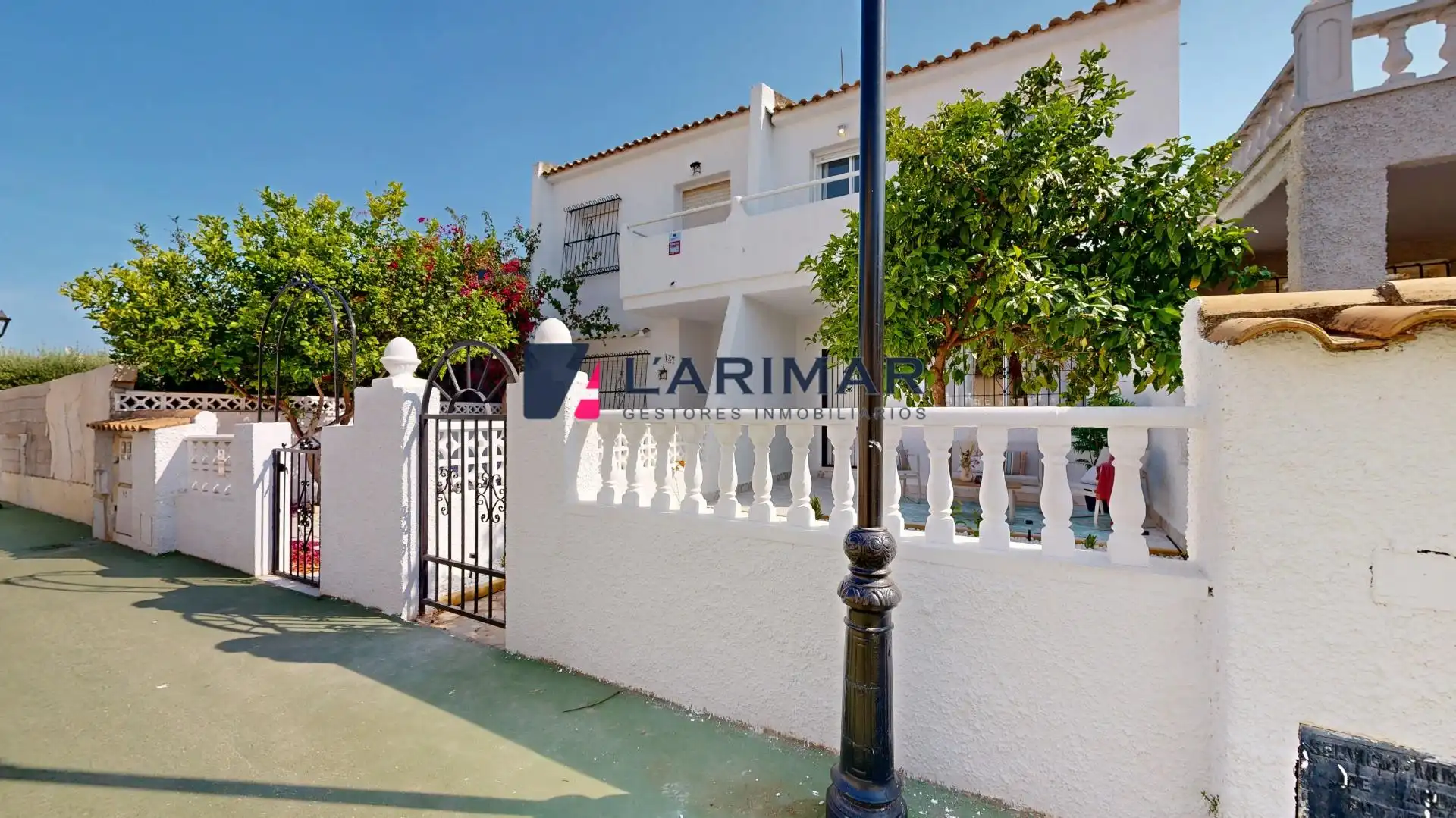 Vista exterior de Casa adosada en venta en Orihuela con Jardín privado, Terraza y Piscina comunitaria
