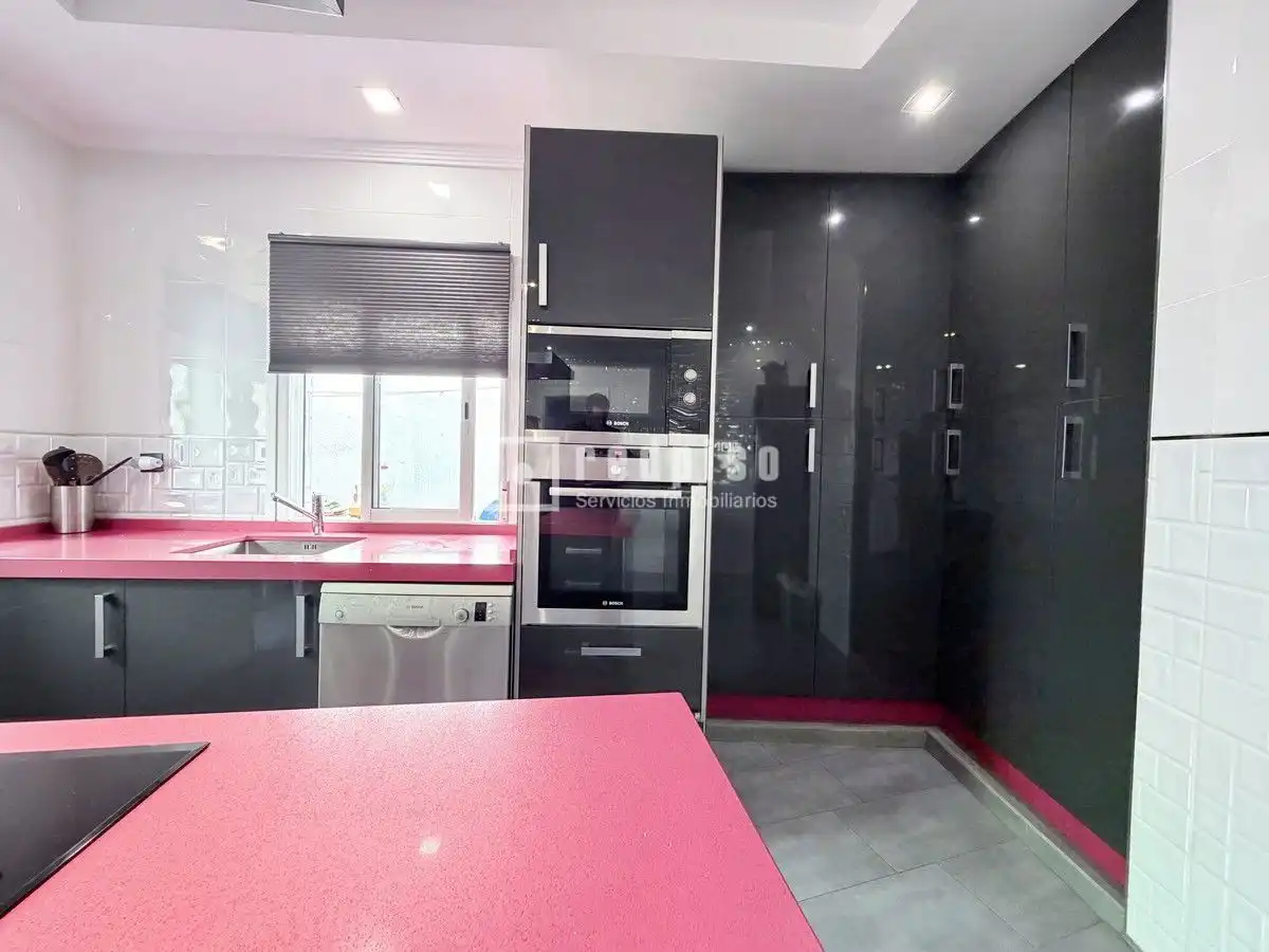 Cuina de Casa o xalet de lloguer en Málaga amb Aire condicionat i Terrassa