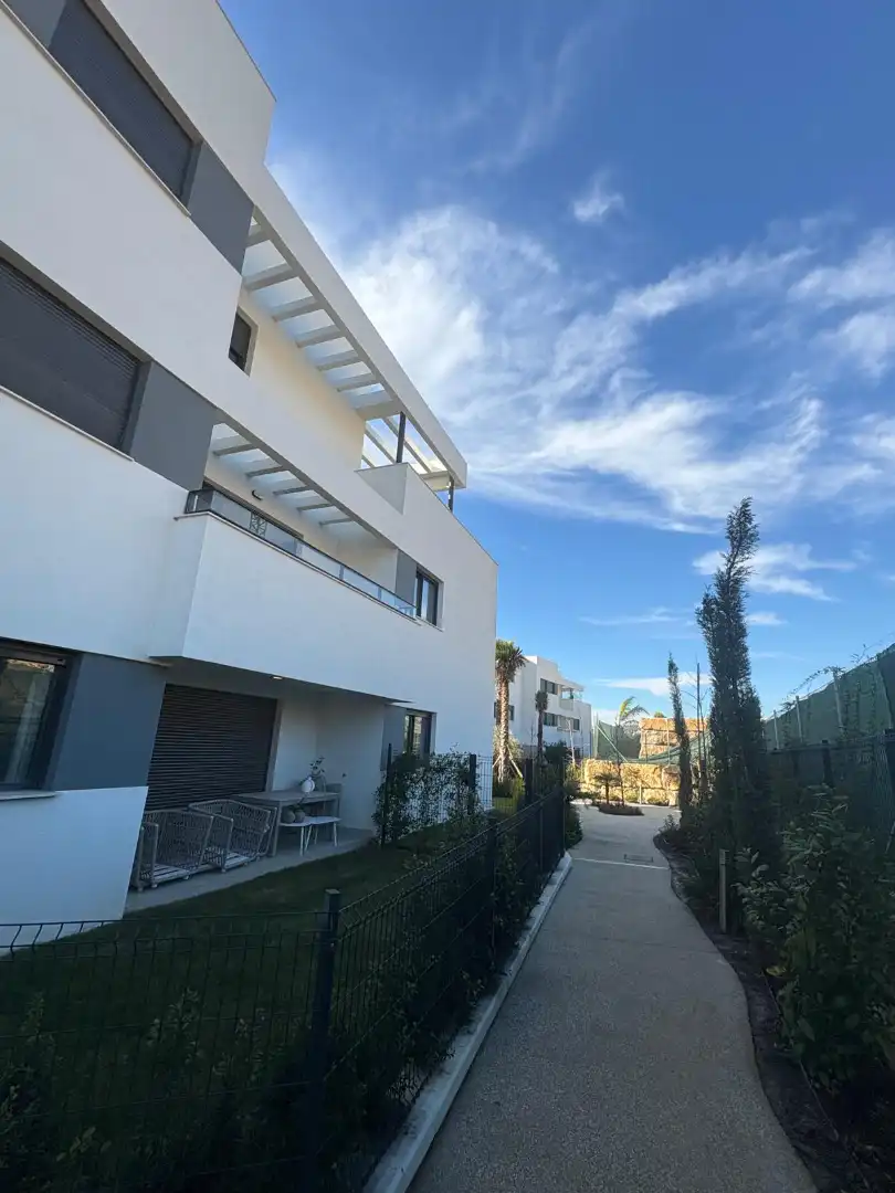 Vista exterior de Apartamento en venta en Estepona con Aire acondicionado, Calefacción y Terraza
