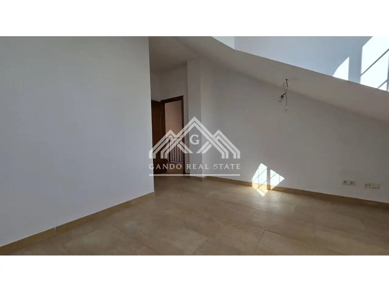 Casa adosada en venda en Dos Hermanas amb Aire condicionat i Jardí privat