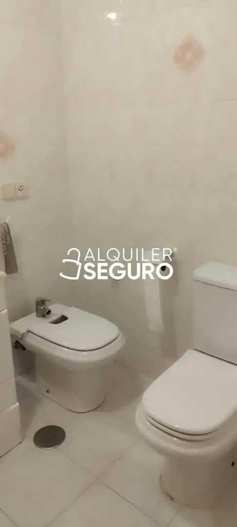 Bathroom of Flat for rent in Mora  with Air Conditioner, Heating and Terrace