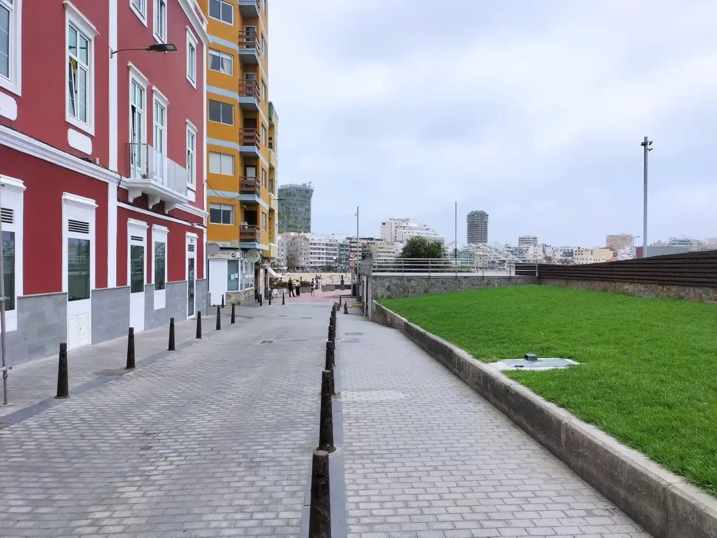 Vista exterior de Pis en venda en Las Palmas de Gran Canaria amb Moblat i Balcó
