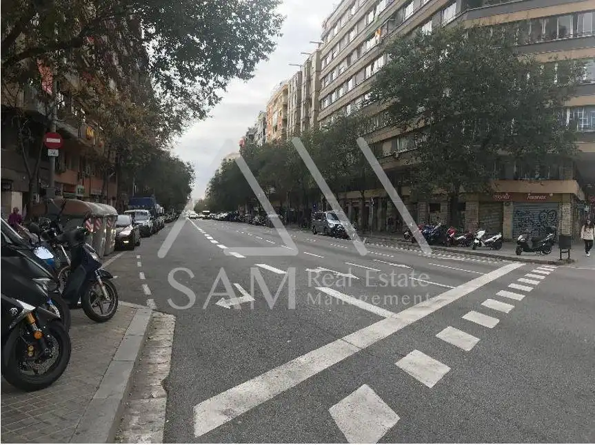 Piso con terraza en venta en Sant Andreu, imagen 2