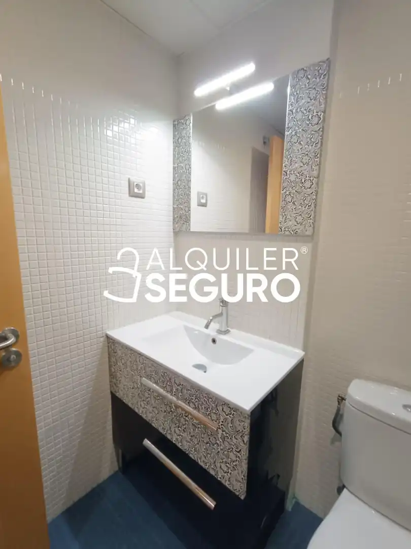 Badezimmer von Wohnung zur Miete in Ciempozuelos mit Klimaanlage, Heizung und Abstellraum
