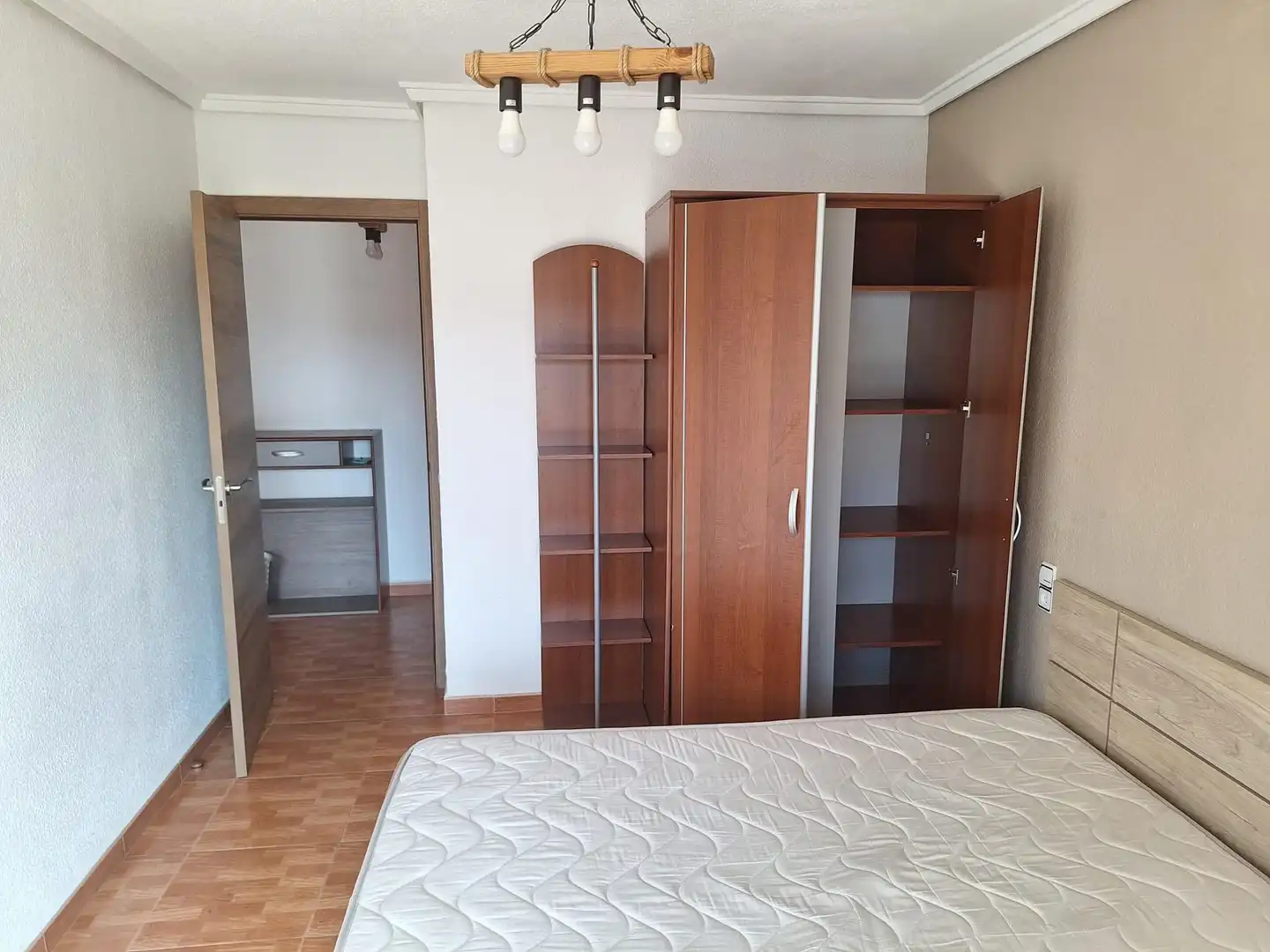 Schlafzimmer von Wohnung zur Miete in Elche / Elx mit Balkon