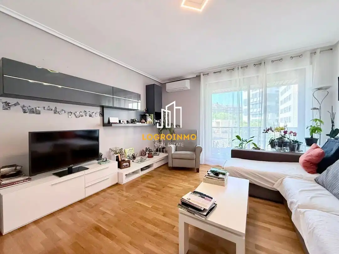 Living room of Flat for sale in  Logroño  with Heating, Terrace and Storage room