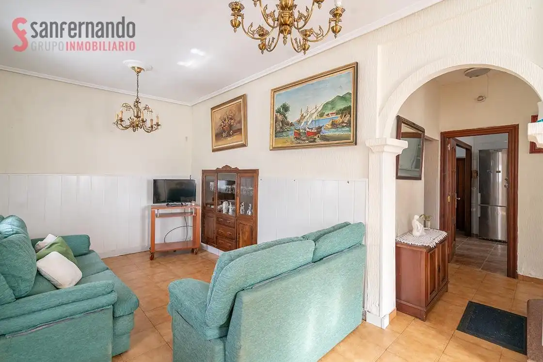 Sala d'estar de Casa o xalet en venda en Camargo amb Traster