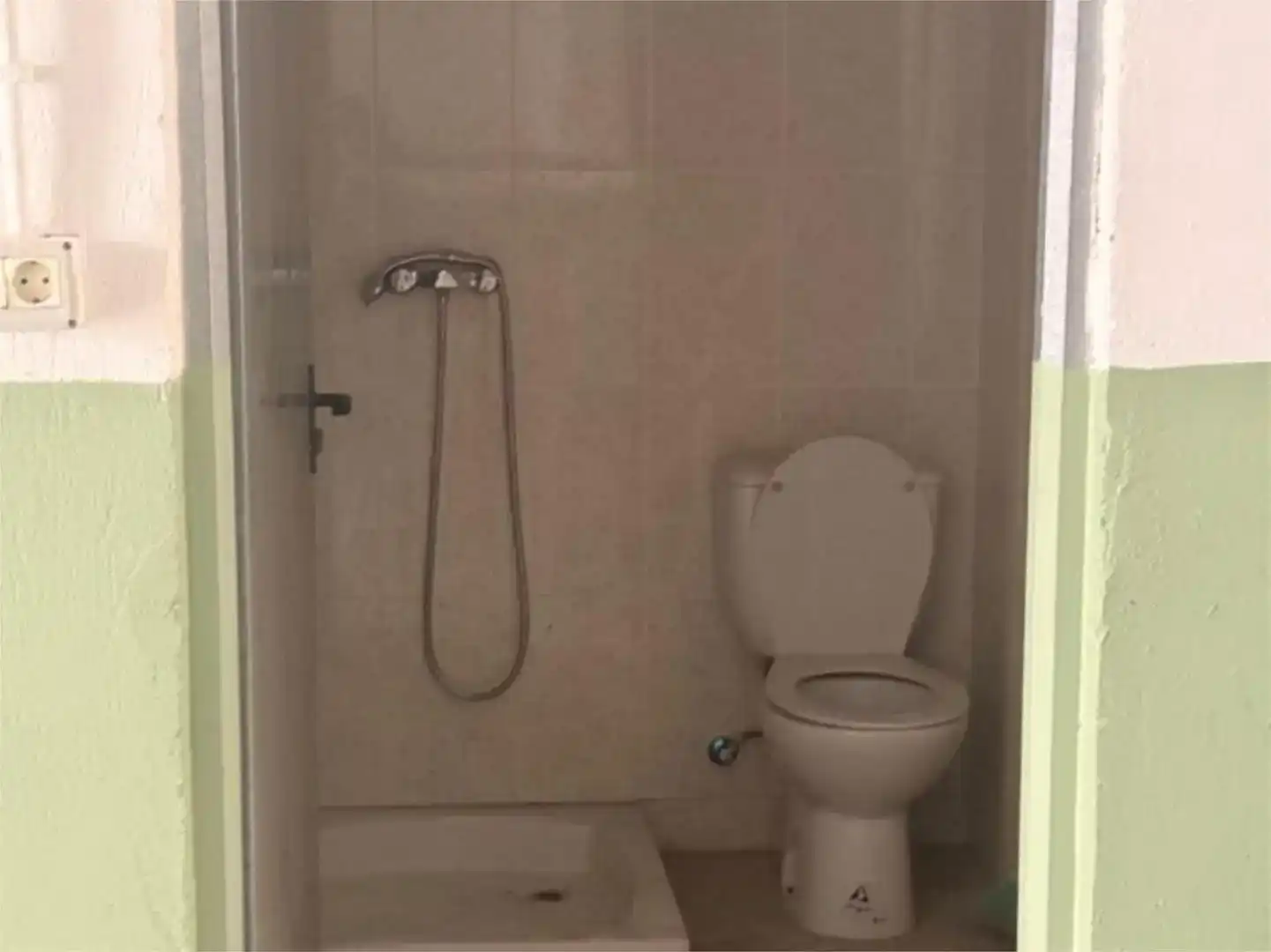 Baño de Piso en venta en Escatrón con Aire acondicionado, Amueblado y Balcón