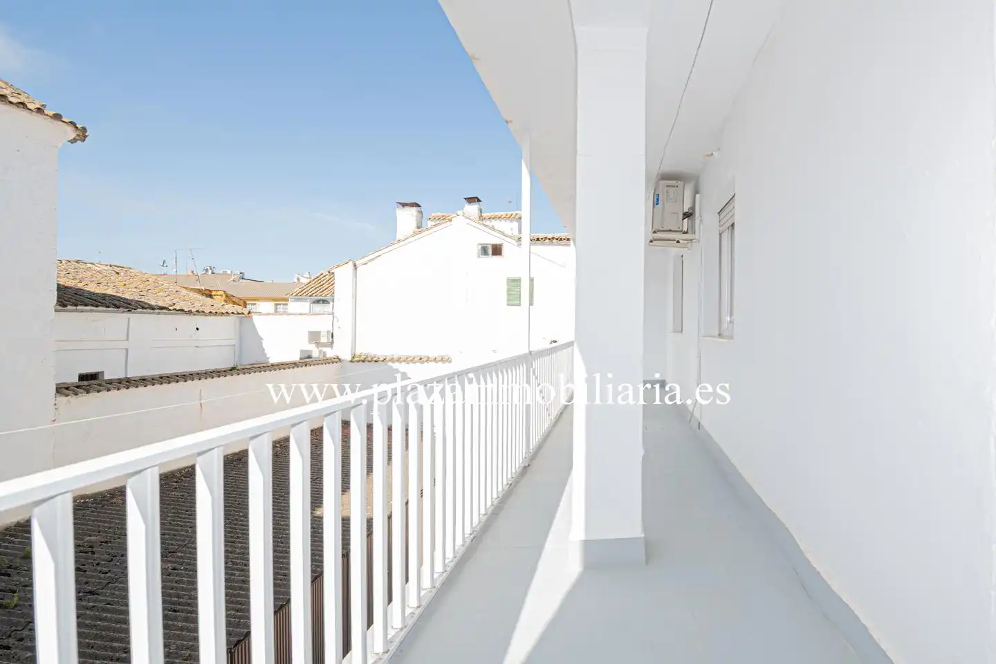 Vista exterior de Piso en venta en Lucena con Aire acondicionado, Terraza y Trastero
