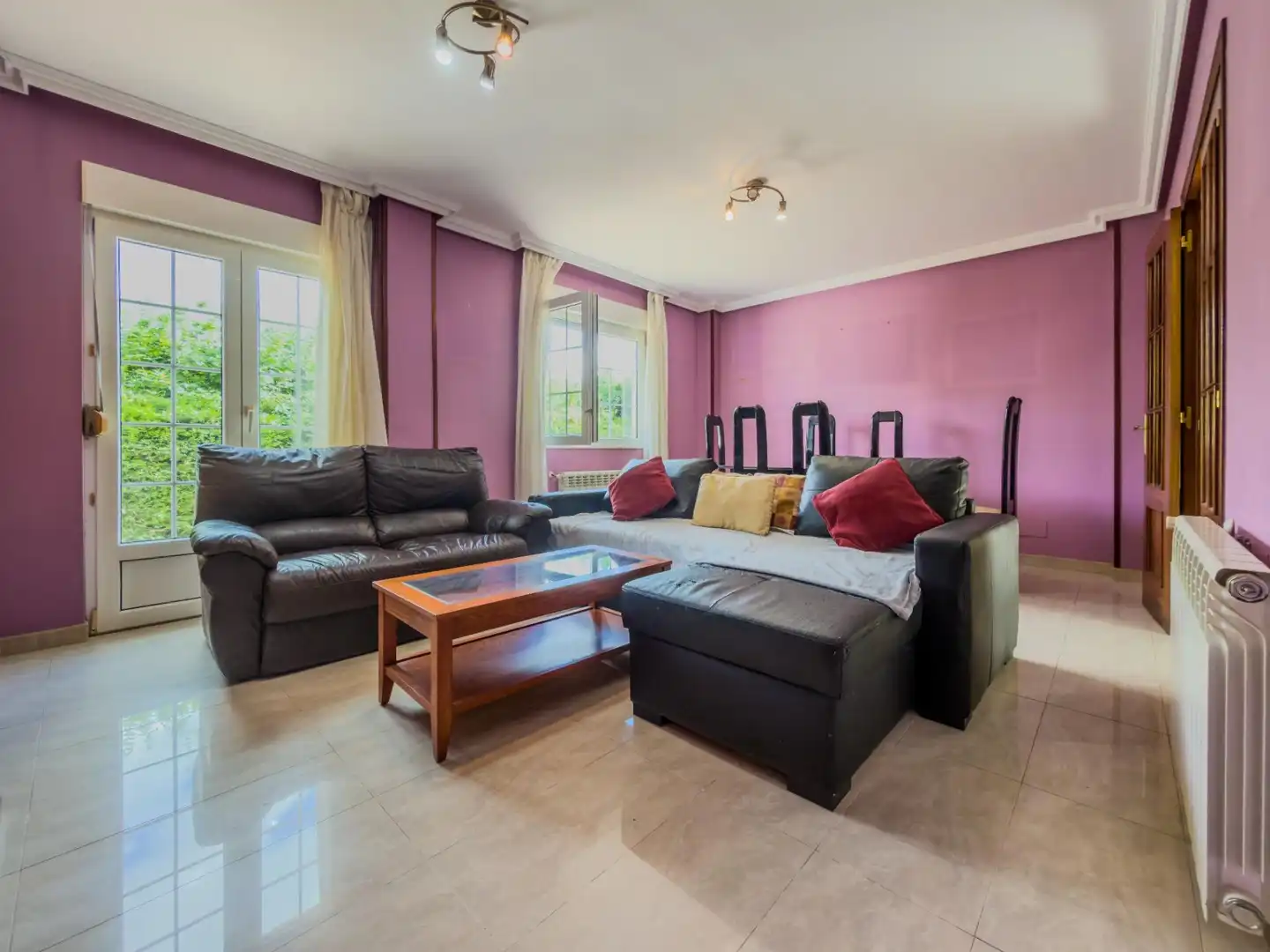 Sala d'estar de Casa adosada en venda en Villaescusa (Cantabria) amb Calefacció i Parquet