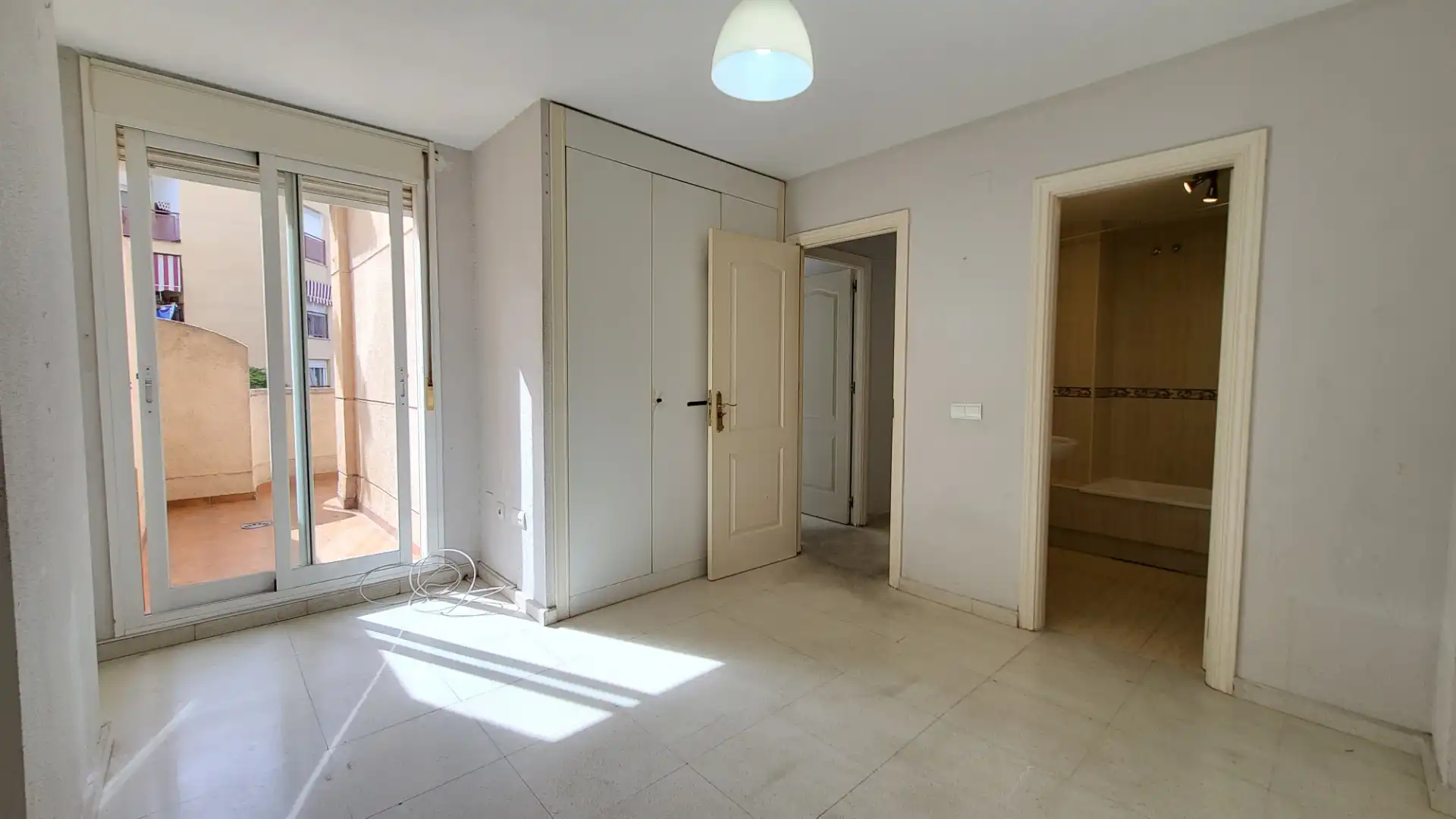 Piso en venta en Calle Andrómeda, El Cónsul - Ciudad Universitaria - El Romeral