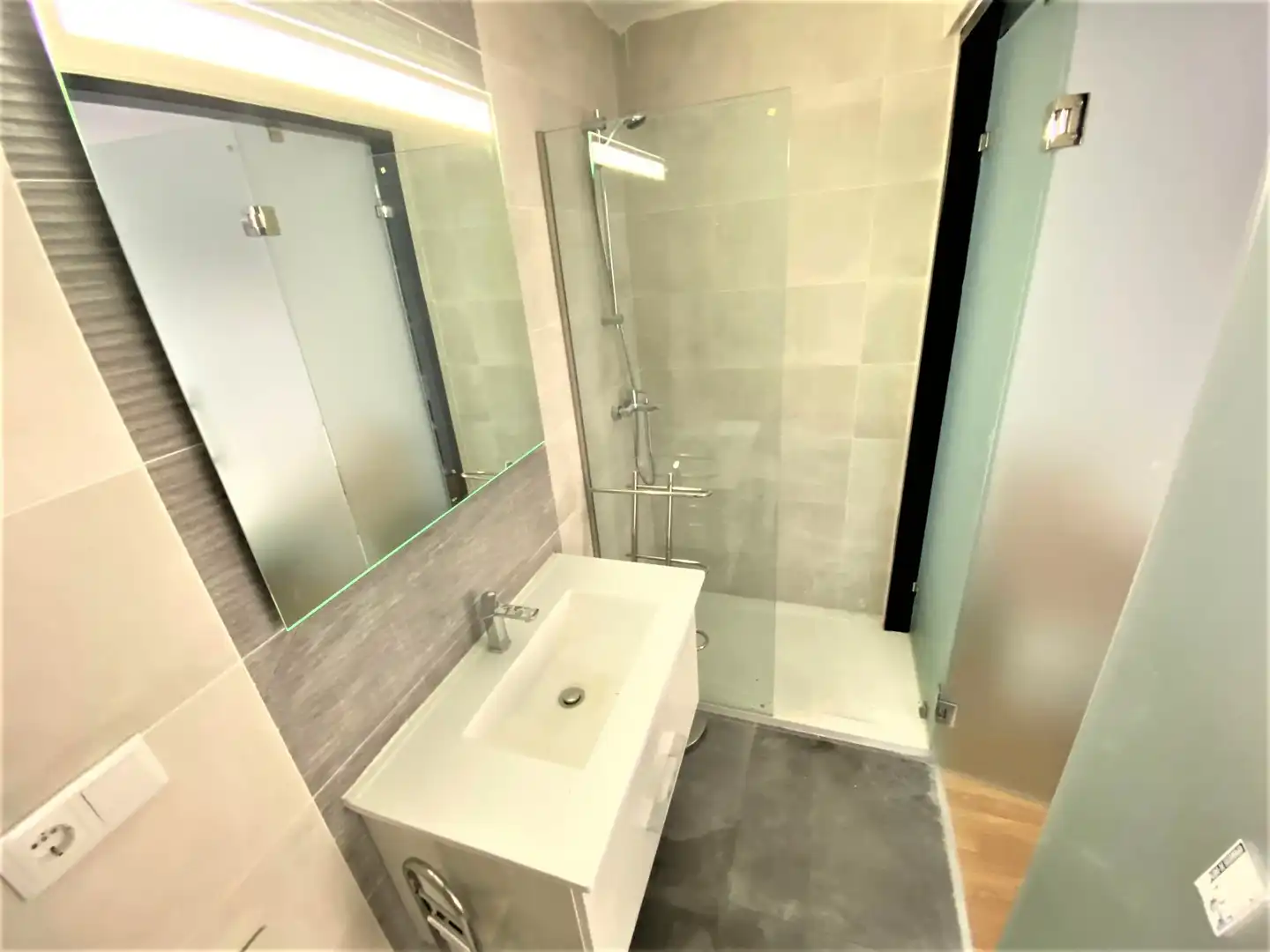 Bathroom of Apartments for rent in Cáceres  with Air Conditioner and Furnished