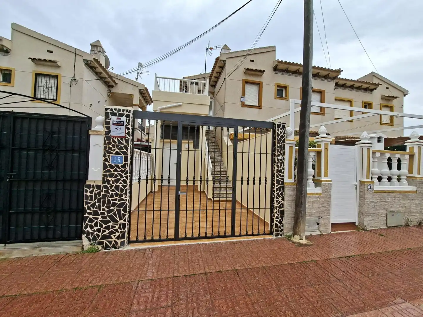 Bungalow with pool for sale in Calle HORIZONTE CL 4, imagen 2