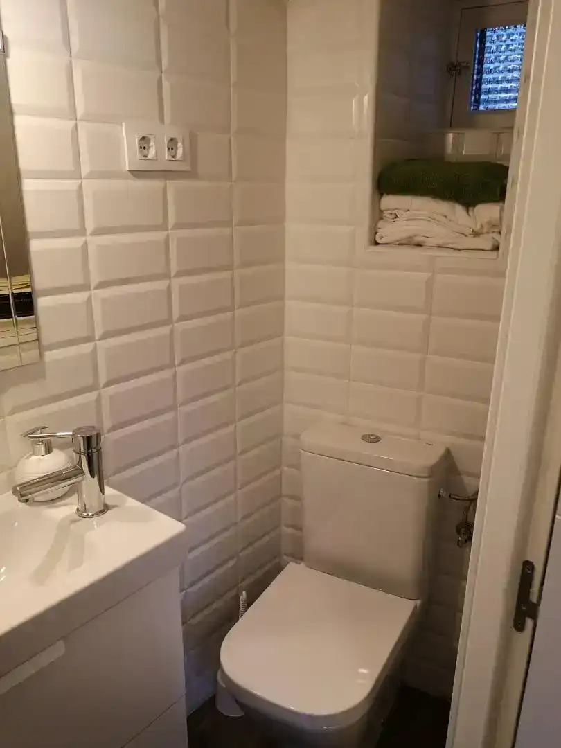 Baño de Casa adosada en venta en Candelario con Lavadora, Microondas y Balcón