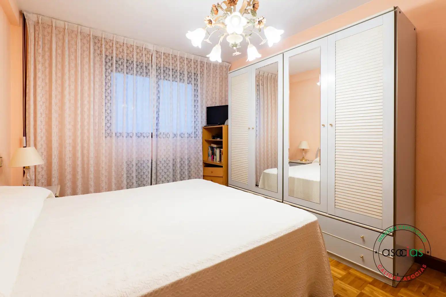 Habitación de Piso en venta en Gijón  con Calefacción, Parquet y Terraza