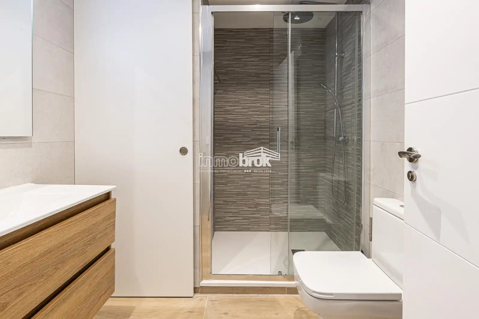 Baño de Dúplex de alquiler en Madrid con Aire acondicionado, Calefacción y Terraza