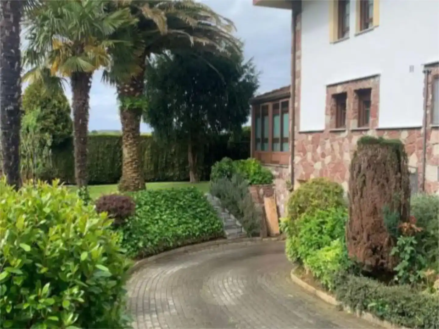 Jardí de Pis en venda en Siero amb Jardí privat, Parquet i Moblat