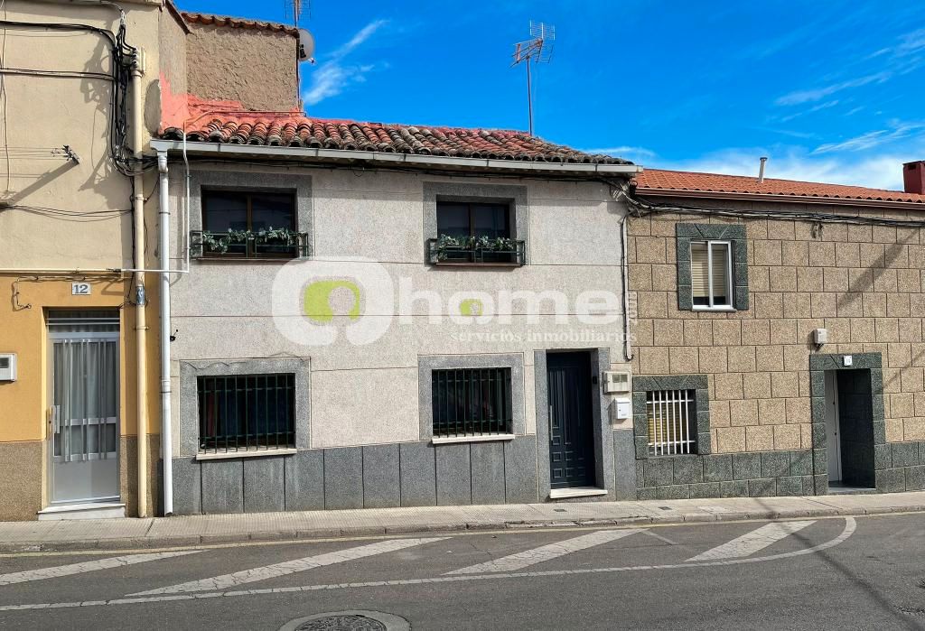 Exterior view of House or chalet for sale in Zamora Capital   with Heating and Furnished