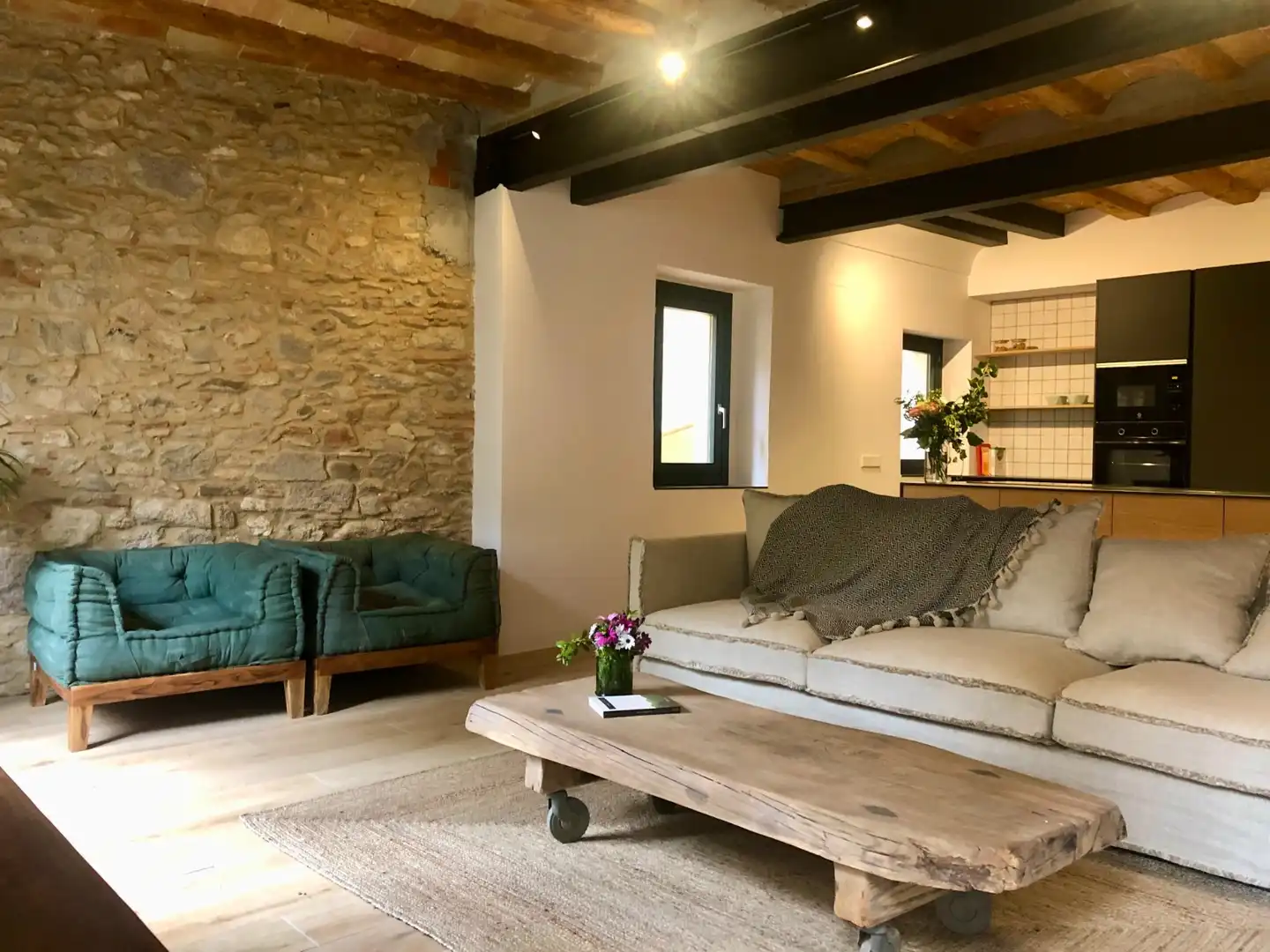 Sala d'estar de Pis de lloguer en Girona amb Aire condicionat, Calefacció i Traster