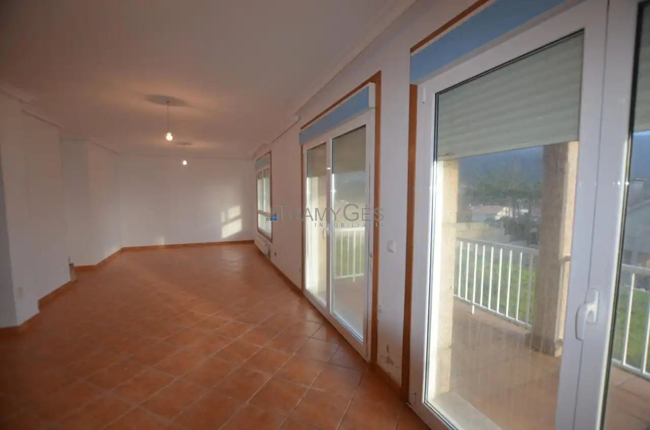 Sala de estar de Casa o chalet en venta en Oia con Calefacción, Jardín privado y Terraza