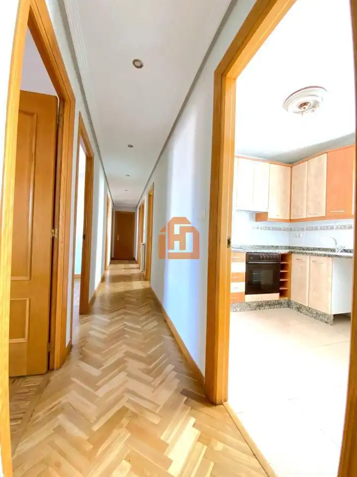 Piso en venta en León Capital  con Calefacción, Parquet y Terraza