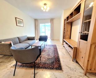 Sala d'estar de Apartament en venda en Benalmádena amb Aire condicionat i Terrassa