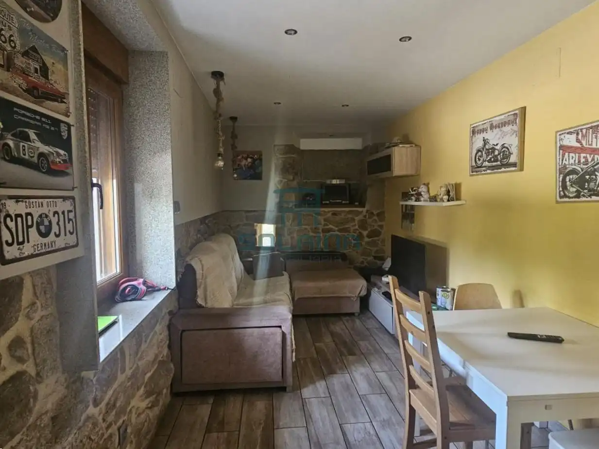 Sala d'estar de Casa adosada en venda en Coles amb Calefacció, Jardí privat i Moblat