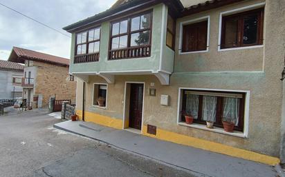 Vista exterior de Casa o xalet en venda en San Felices de Buelna