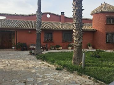 Chalet con piscina en venta en Roldán