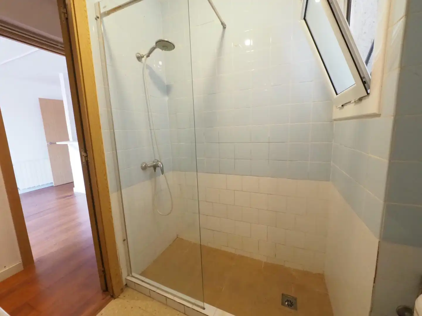 Bany de Pis en venda en Castelldefels amb Calefacció, Parquet i Balcó
