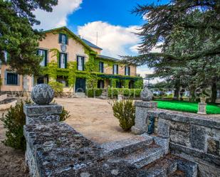 Vista exterior de Finca rústica en venda en El Escorial amb Terrassa, Piscina i Balcó