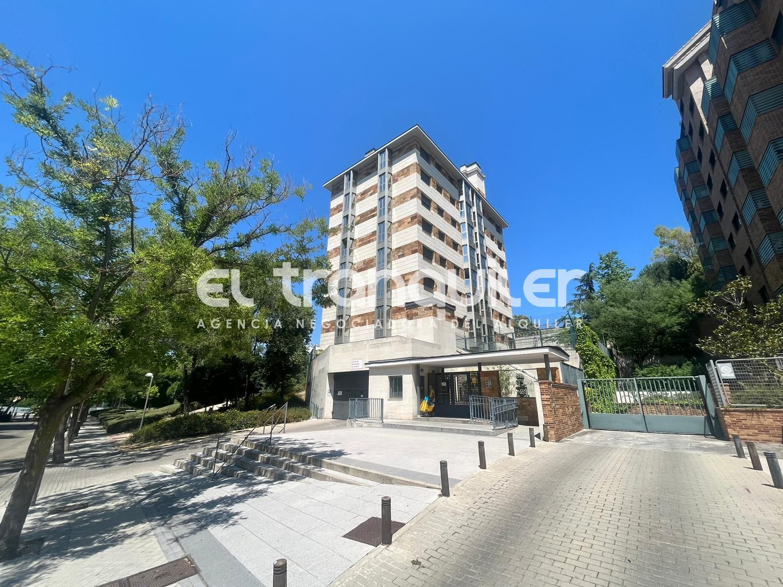 Exterior view of Flat to rent in  Madrid Capital  with Air Conditioner, Parquet flooring and Storage room