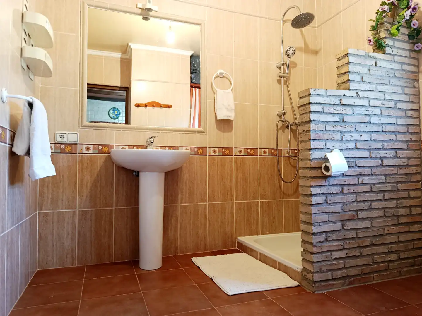Bany de Finca rústica en venda en Paterna del Campo amb Aire condicionat, Jardí privat i Terrassa