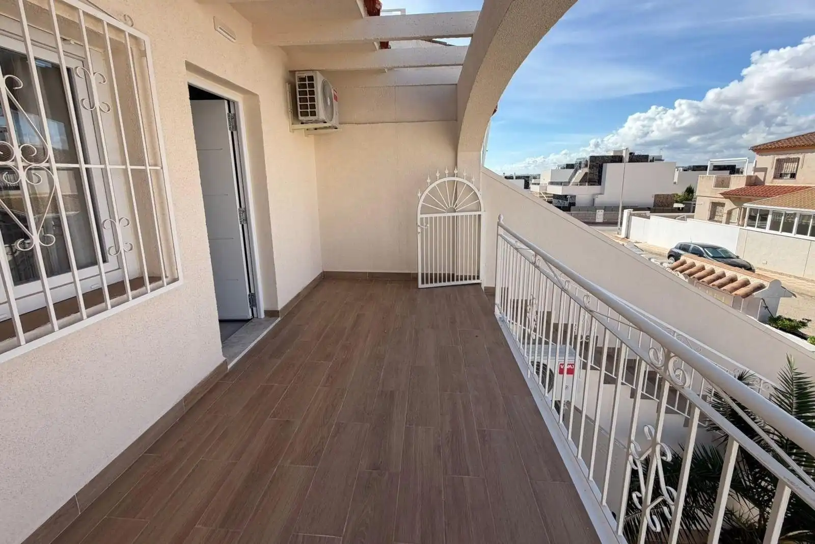 Terrassa de Casa adosada en venda en Torrevieja amb Aire condicionat, Calefacció i Jardí privat