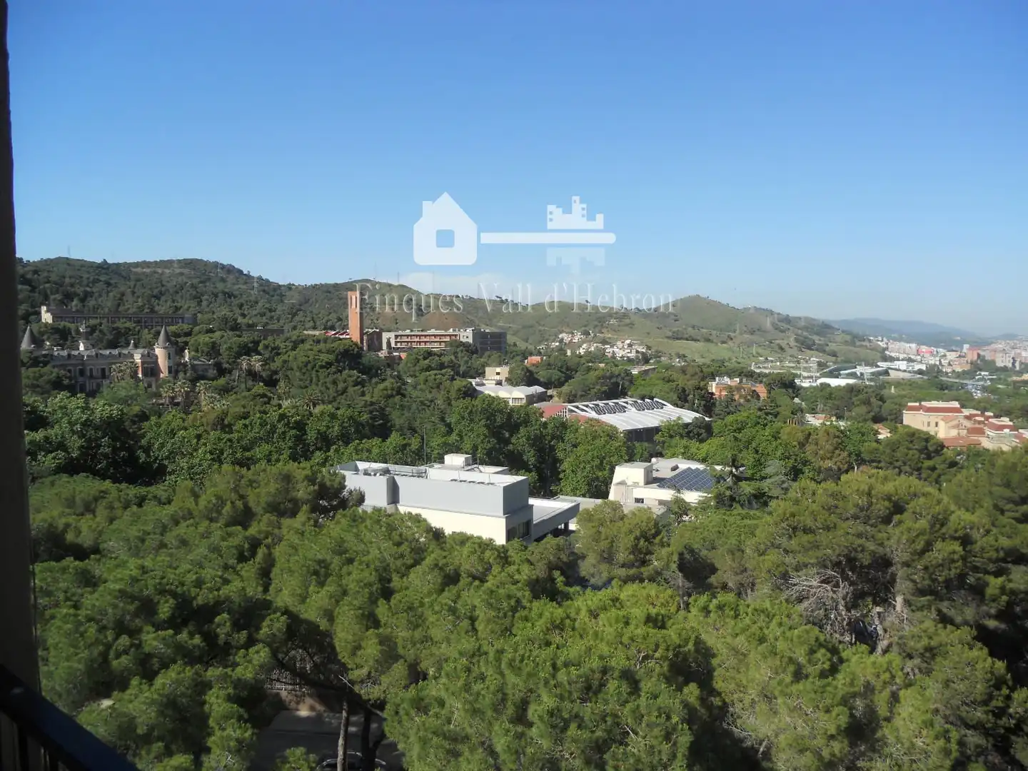 Vista exterior de Piso en venta en Barcelona con Terraza y Balcón
