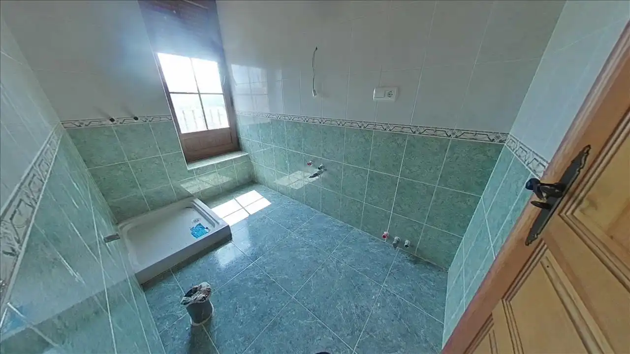 Baño de Casa o chalet en venta en Salinas de Pisuerga con Jardín privado, Parquet y Trastero