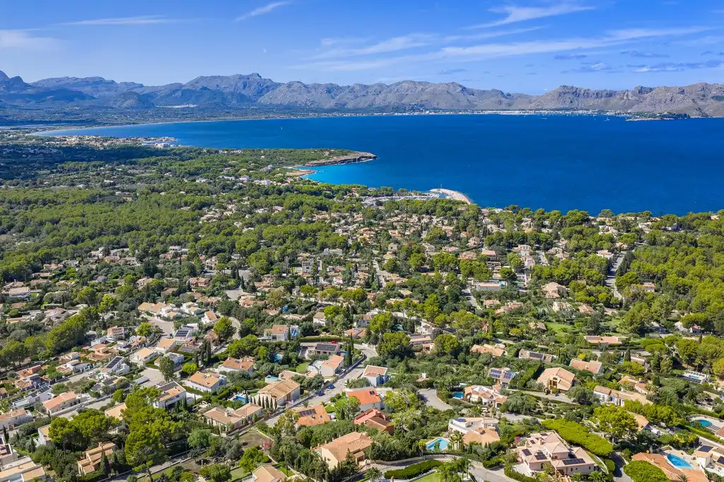 Vista exterior de Casa o xalet en venda en Alcúdia amb Aire condicionat, Jardí privat i Traster