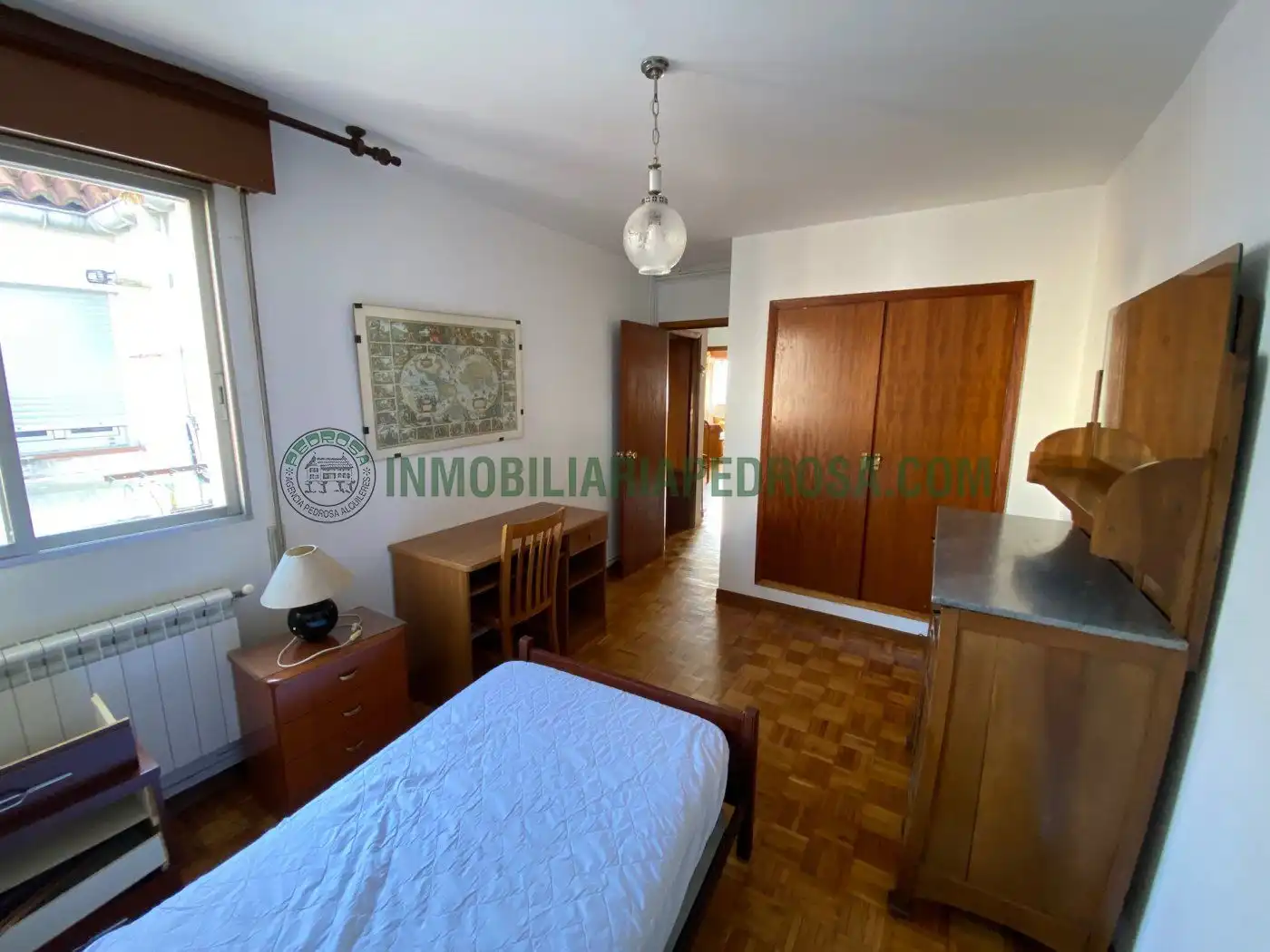 Schlafzimmer von Wohnung zur Miete in Pontevedra Capital  mit Heizung, Parkett und Möbliert