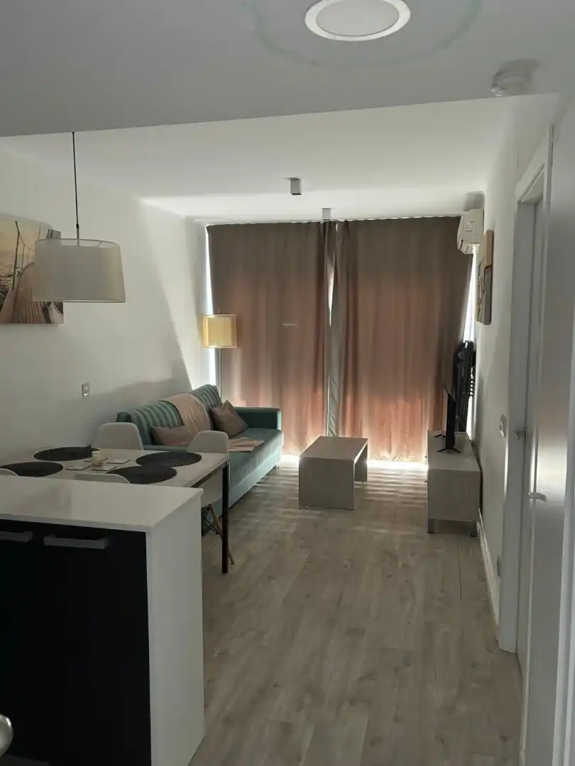 Sala de estar de Apartamento de alquiler en L'Estartit con Aire acondicionado, Calefacción y Terraza