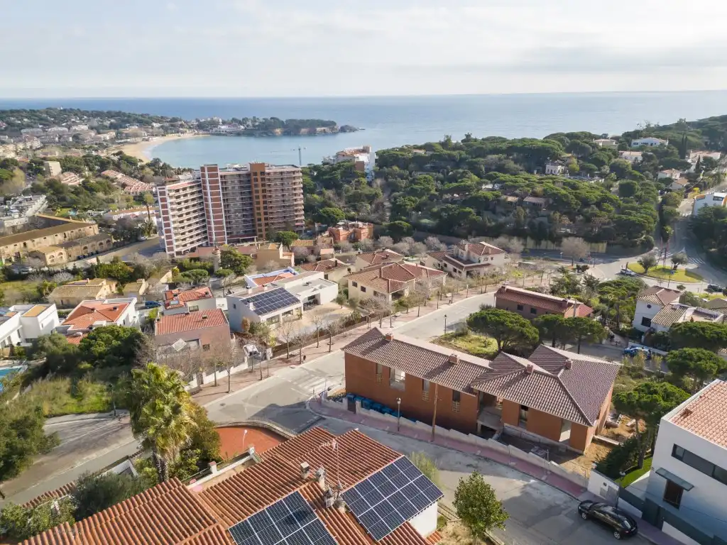 Casa amb piscina en venda a Carrer del Navegant